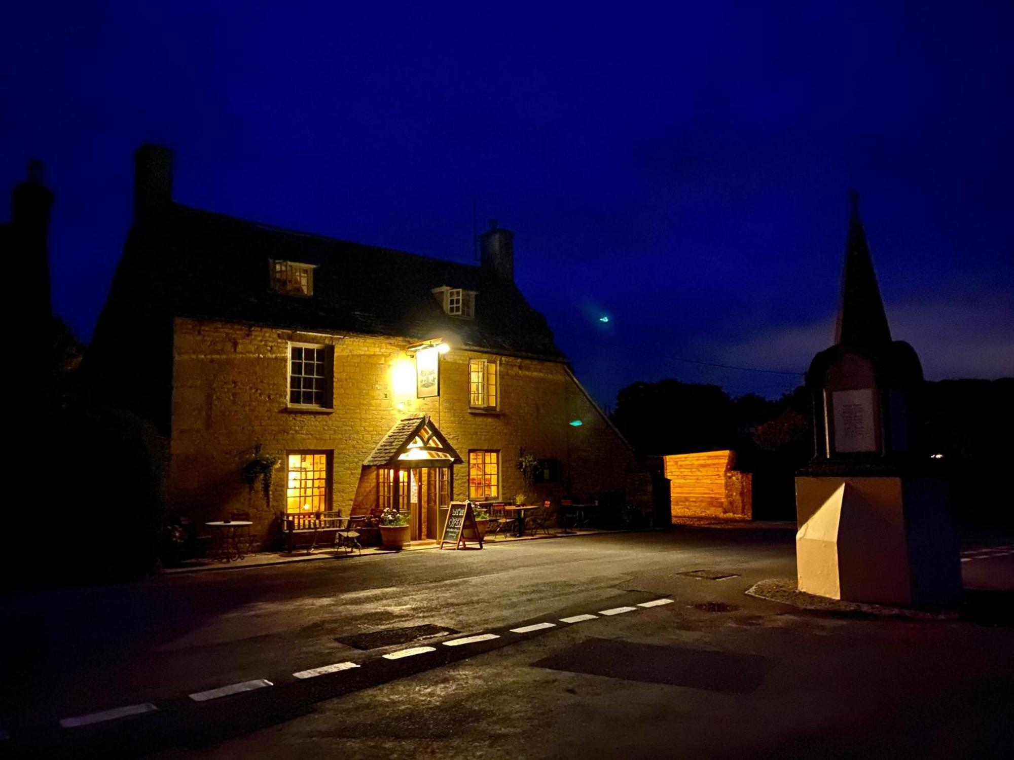 Hotel Royal Oak Ramsden Exteriér fotografie